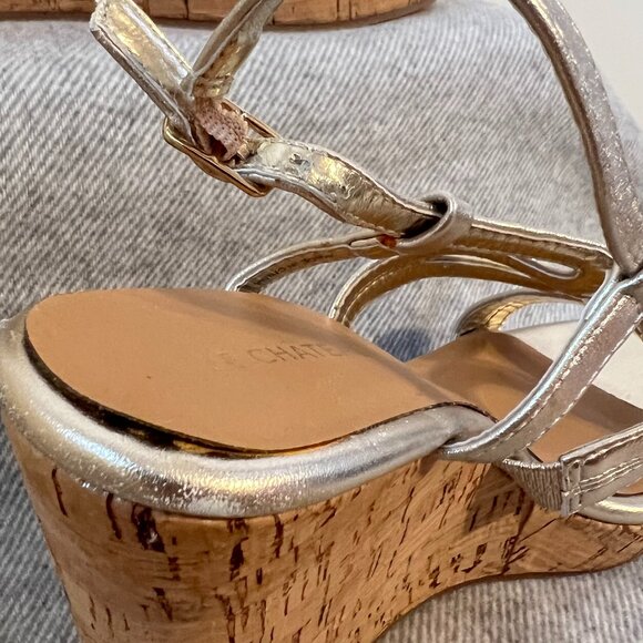 💫 Effortless Style: Le Chateau Golden Wedge Sandals (Size 7 / 38) 💫 - Picture 9 of 9